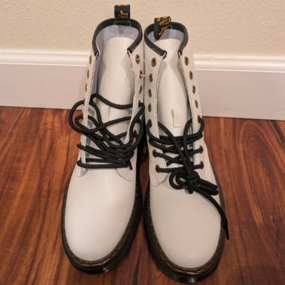 Dr. Martens Womens US 7 Zavala White Patent Leather 8 Eye Combat Boots 032026 - Picture 3 of 7